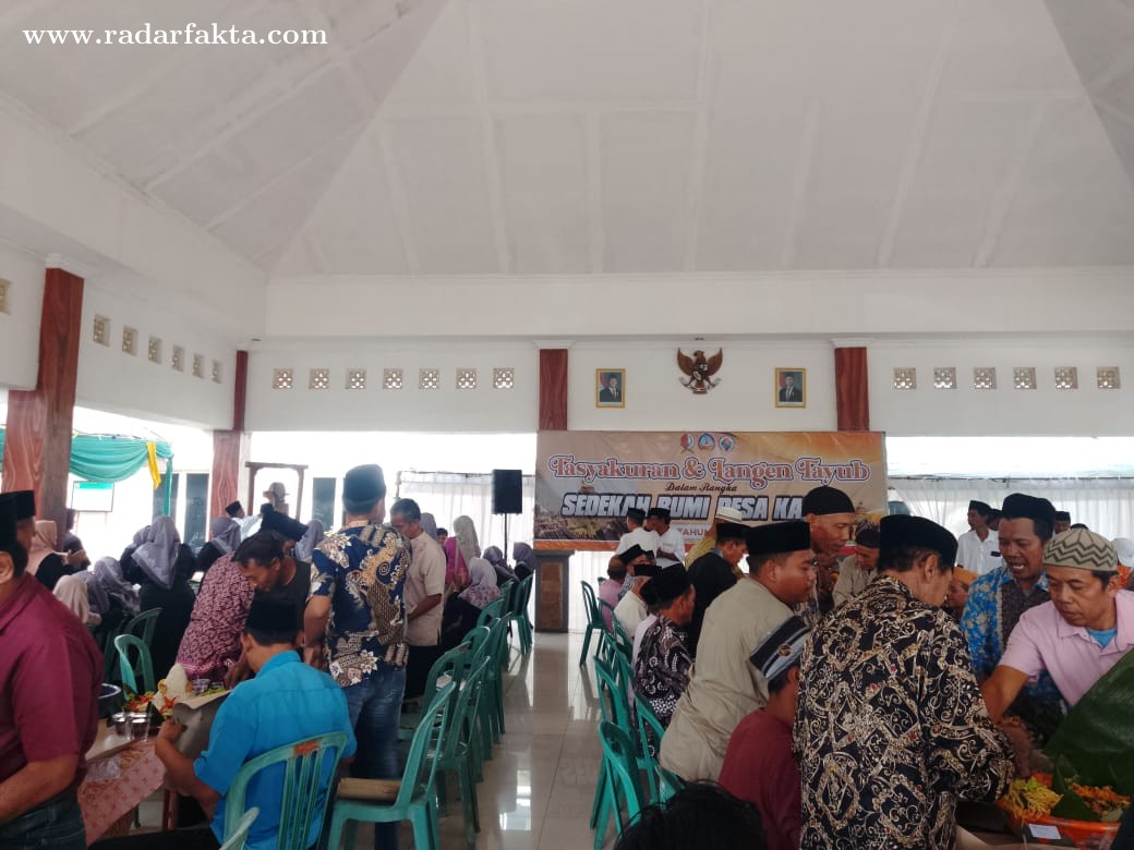 pemdes kapas kecamatan kapas adakan sedekah bumi dengan hiburan Langen tayub.