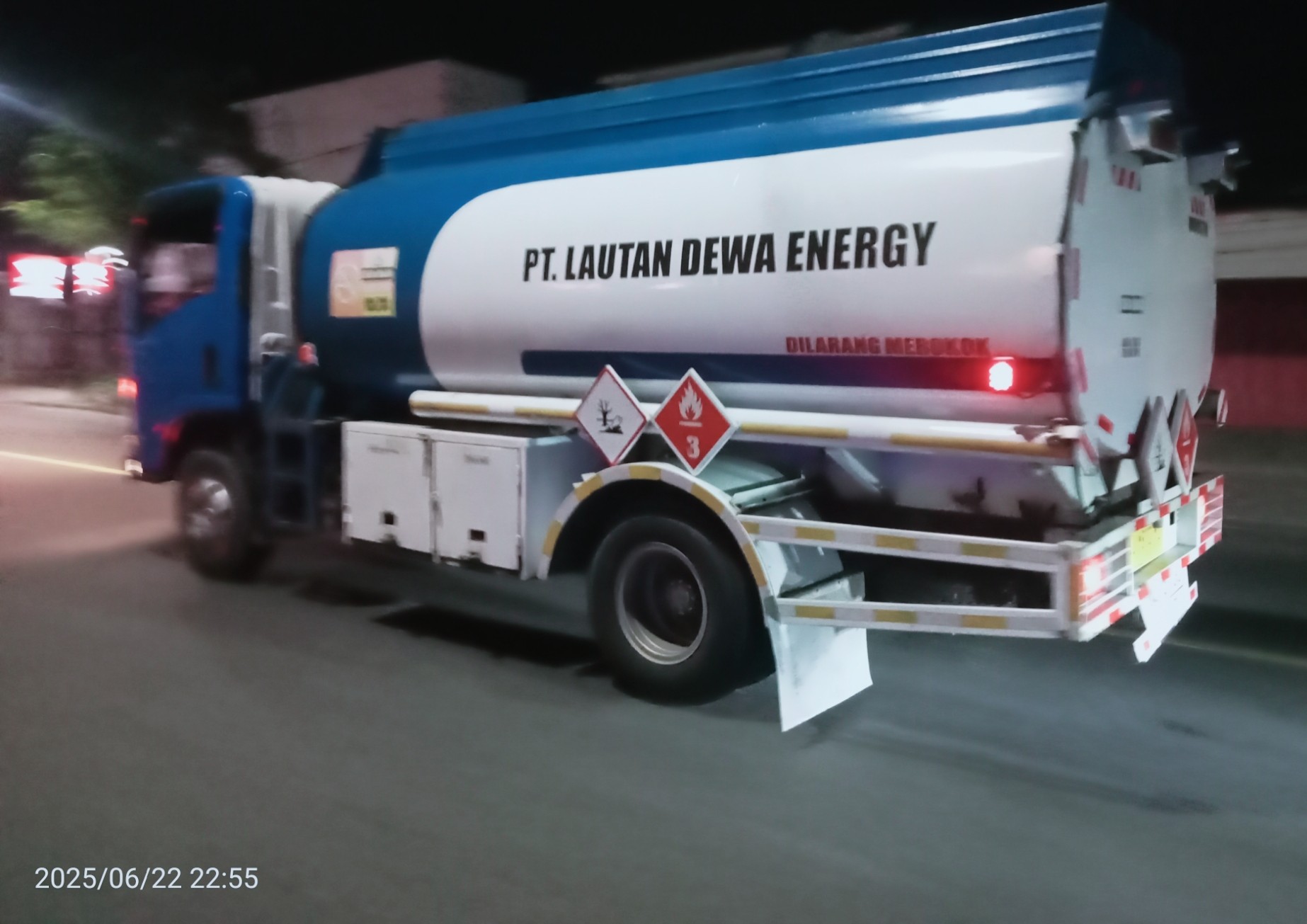 Diduga tak kantongi surat lengkap truck tangki milik PT lautan dewa energy bebas beroperasi