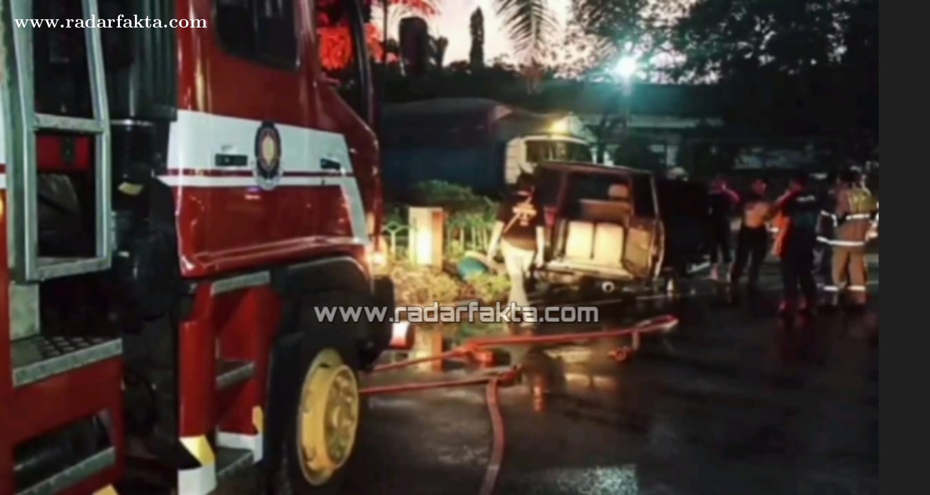 Angkut BBM Jenis Pertalite Dalam Jerigen, Sebuah Minibus di Nganjuk Terbakar