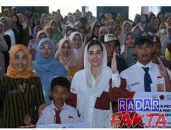 Novita Hardini Salurkan Bantuan Program Indonesia Pintar ( PIP ) Dari Jalur Aspirasi Di Munjungan