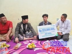 Bupati Trenggalek Serahkan Santunan Kecelakaan Kerja dan Beasiswa Korban Laka Laut di Munjungan