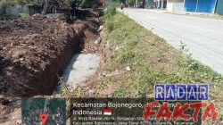 Proyek rehabilitasi jalan kapas glendeng kec. Bojonegoro tanpa papan informasi menjadi sorotan LSM dan publik.