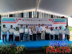 Bupati Bojonegoro Serahkan Bantuan Modal untuk Ratusan Pedagang Mlijo/rengkek.