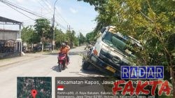 Diduga sopir mengantuk truk ready mix milik PT SBB alami kecelakaan tunggal.