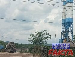 Diduga belum berizin lengkap, pabrik batching plan di desa sumengko kecamatan Kalitidu jadi sorotan publik.