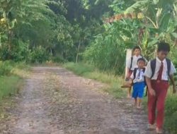 Potret Miris SDN 4 Napis: Siswa “Nyeker” Terjang Lumpur di Tengah Melimpahnya APBD Bojonegoro