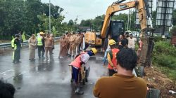 Jaga Ketahanan Jalan Lokal, Pemkab Bojonegoro Pasang Portal di Jalur Jembatan TBB Luwihaji