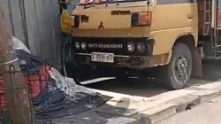 Fungsi Trotoar Jl. Lettu Suwolo Beralih Jadi Pangkalan Truk Rongsokan, Hak Pejalan Kaki Terabaikan