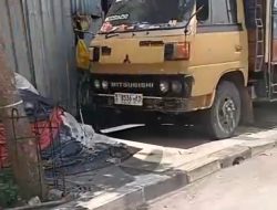 Fungsi Trotoar Jl. Lettu Suwolo Beralih Jadi Pangkalan Truk Rongsokan, Hak Pejalan Kaki Terabaikan