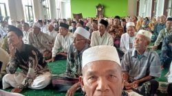 Ratusan Jamaah Padati Masjid Albirru Pertiwi Dander, Kupas Tuntas Zakat Bersama K.H. Agus Solahudin