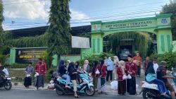 Siswa SMPN 1 Temayang Bojonegoro Tebar Kebaikan Melalui Aksi Berbagi Takjil