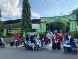 Siswa SMPN 1 Temayang Bojonegoro Tebar Kebaikan Melalui Aksi Berbagi Takjil