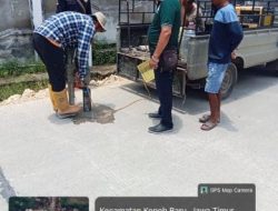 Kawal Kualitas Jalan Rigid Cor, LSM PIPRB Ambil Sampel Proyek BKKD di Desa Sidomukti