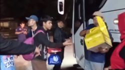 Wujudkan Kepedulian Nyata, Ratusan Pemudik “Mudik Asyik bareng PSI” Tiba di Bojonegoro