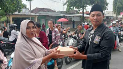Sinergi PSHT Rayon Dander dan Polsek Bagikan 1.050 Paket Takjil serta Santunan Anak Yatim