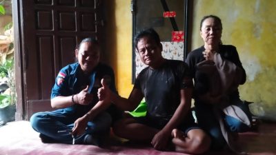 Wujud Kepedulian Sesama Anggota, Pengurus AWPI DPC Bojonegoro Jenguk Rekan yang Sedang Sakit
