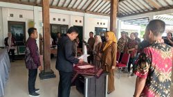 Perkuat Administrasi, Kepala Desa Kuniran Resmi Lantik Kaur TU dan Umum Baru