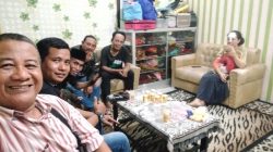 Bentuk Solidaritas, Pengurus AWPI DPC Bojonegoro Jenguk Anggota yang Sakit
