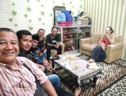 Bentuk Solidaritas, Pengurus AWPI DPC Bojonegoro Jenguk Anggota yang Sakit
