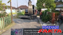 Proyek Drainase Gunakan Ekskavator Roda Besi, Jalan Aspal di Banjarejo Terancam Rusak