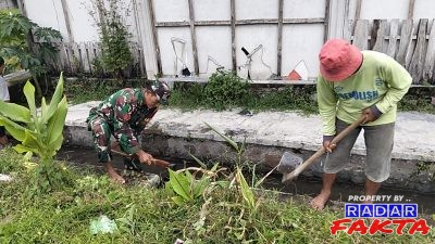 Perlancar Pasokan Air Sawah, Kopka Slamet Prasetiyo Bersama Poktan Rukun Makmur 1 Bersihkan Parit Irigasi