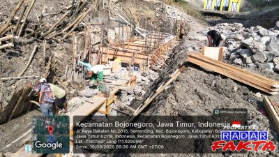 Proyek Tanggul Senilai Rp2,3 Miliar di Semanding Abaikan K3, Pekerja Nekat Tanpa APD