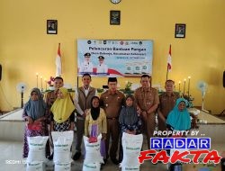 Bupati Di Dampingi Kepala Bulog Madiun Dan Camat Kebonsari Hadiri Penyaluran Bantuan Pangan