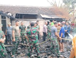 Diduga Korsleting Listrik, Rumah Warga Desa Buntalan Temayang Terbakar; Kerugian Ditaksir Capai Rp50 Juta