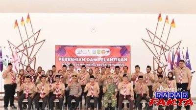 Syah Mochamad Natanegara Lantik Majelis Pembimbing Dan Pengurus Gugus Depan 01.087 Sekolah Rakyat Trenggalek.