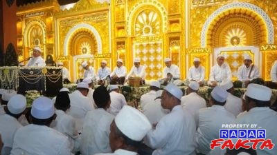 Pengajian Akbar Jamaah Al Khidmah Hadir Edit Hayunan Mewakili Bupati Trenggalek Moch Nur Arifin