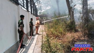 Kebakaran Mengancam Lahan Kosong Nambangan Lor, Petugas Bergerak Cepat