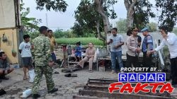 Api Melalap Gudang Rongsokan di Tawangrejo, Babinsa dan Warga Bergerak Padamkan Kebakaran
