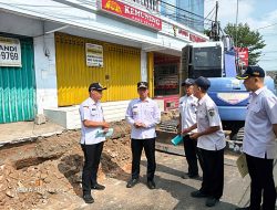 Plt Bupati Tulungagung Tinjau Penataan Jalan dan Trotoar, Drainase Diperlebar Jadi 1 Meter